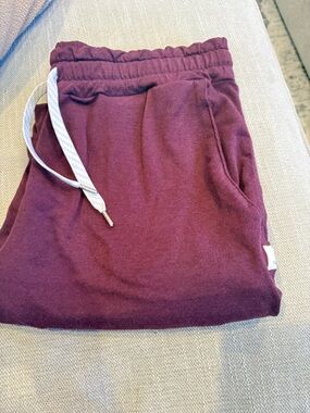 Vuori Performance Joggers Burgundy Drawstring Sweatpants